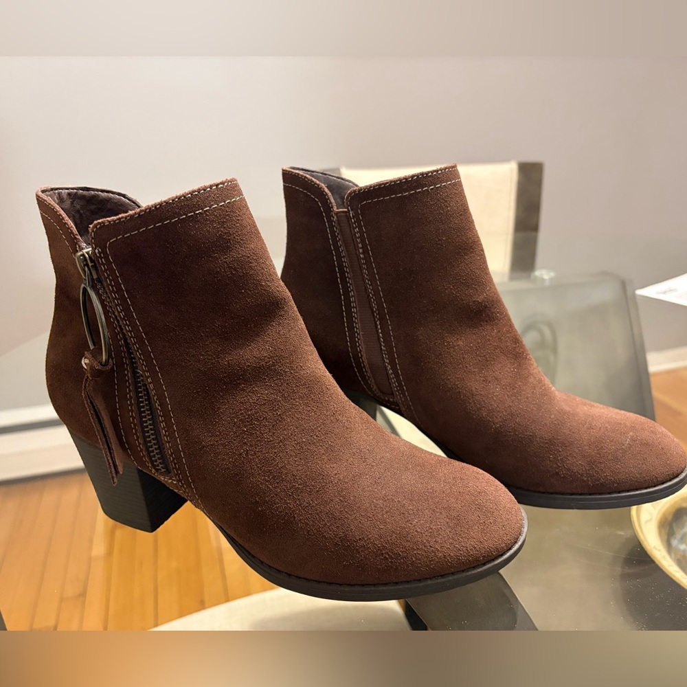 Skechers Ladies Boots - Size 8.5